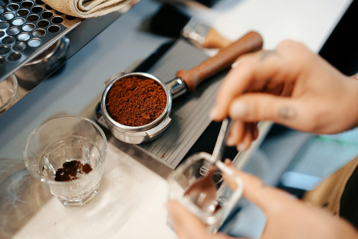 Por Qué una Taza de Café Podría Ser Más Importante que las Inversiones